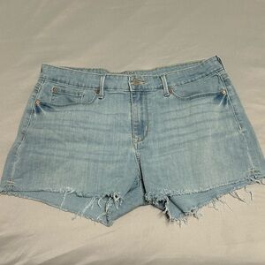 Signature Levi Women’s Shorts